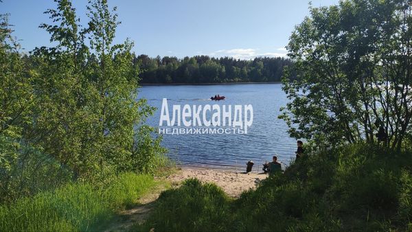 Продам двухкомнатную (2-комн.) квартиру, Молодежная ул, 3, Понтонное п
