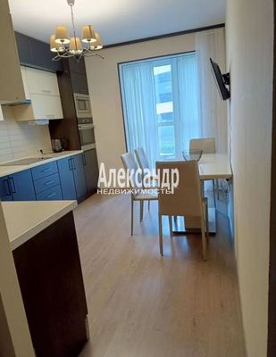 Продам трехкомнатную (3-комн.) квартиру, Кушелевская дор, 3к2, Санкт-Петербург г