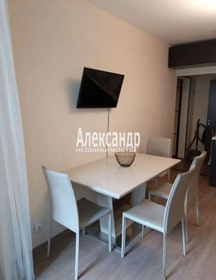 Продам трехкомнатную (3-комн.) квартиру, Кушелевская дор, 3к2, Санкт-Петербург г