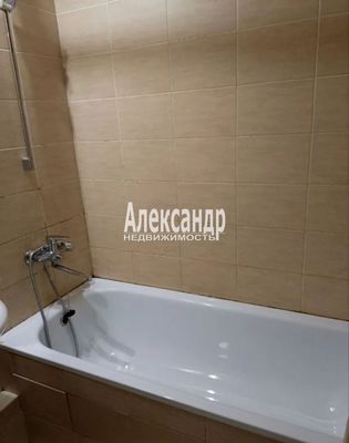 Продам трехкомнатную (3-комн.) квартиру, Кушелевская дор, 3к2, Санкт-Петербург г