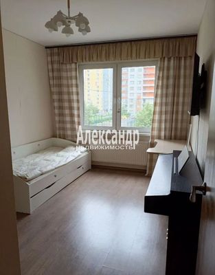 Продам трехкомнатную (3-комн.) квартиру, Кушелевская дор, 3к2, Санкт-Петербург г