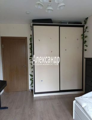 Продам трехкомнатную (3-комн.) квартиру, Кушелевская дор, 3к2, Санкт-Петербург г