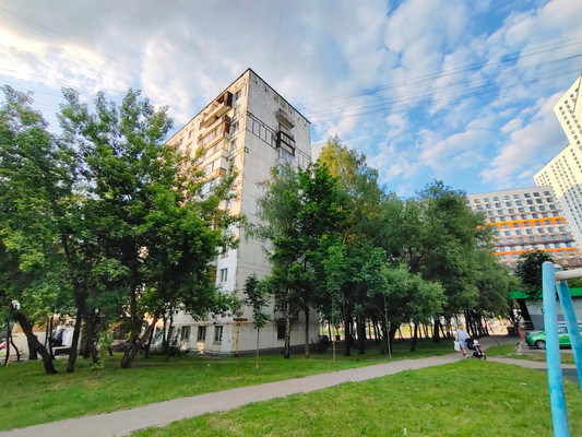 Продам двухкомнатную (2-комн.) квартиру, Ангарская ул, 69, Москва г