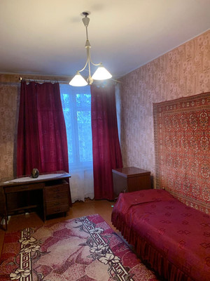 Продам трехкомнатную (3-комн.) квартиру, Павловская ул, 54, Колпино г