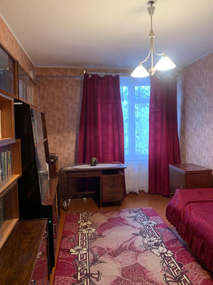 Продам трехкомнатную (3-комн.) квартиру, Павловская ул, 54, Колпино г