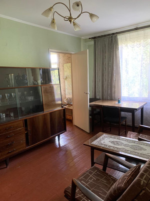 Продам трехкомнатную (3-комн.) квартиру, Павловская ул, 54, Колпино г