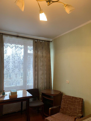 Продам трехкомнатную (3-комн.) квартиру, Павловская ул, 54, Колпино г