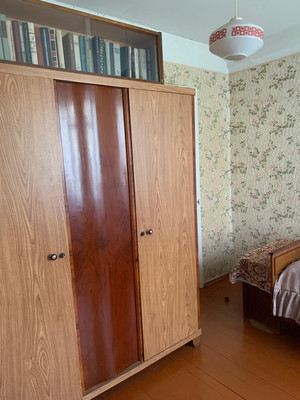 Продам трехкомнатную (3-комн.) квартиру, Павловская ул, 54, Колпино г