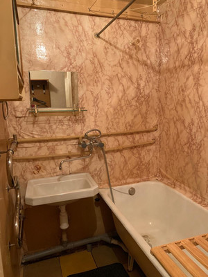 Продам трехкомнатную (3-комн.) квартиру, Павловская ул, 54, Колпино г
