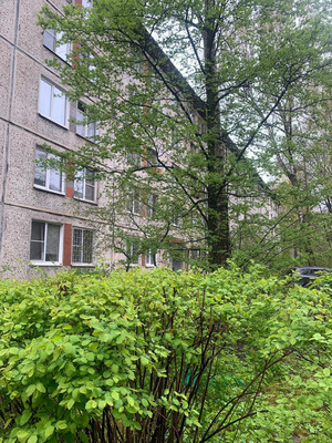 Продам трехкомнатную (3-комн.) квартиру, Павловская ул, 54, Колпино г