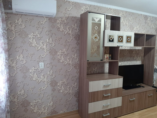 Продам двухкомнатную (2-комн.) квартиру, Калинина ул, 105, Тихорецк г