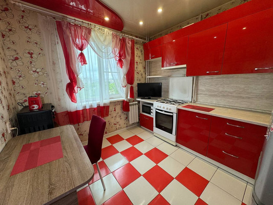 Продам трехкомнатную (3-комн.) квартиру, Московский пр-кт, 6к3, Комсомольск-на-Амуре г