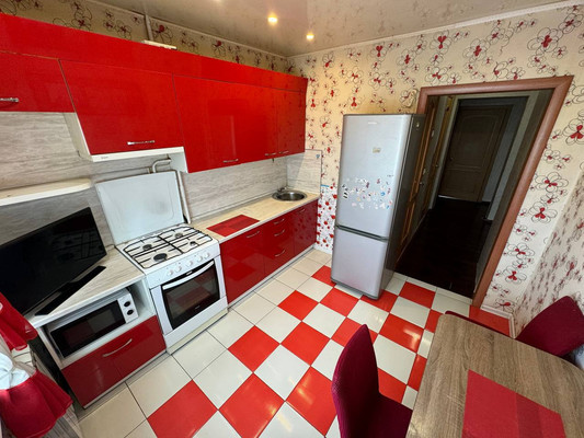 Продам трехкомнатную (3-комн.) квартиру, Московский пр-кт, 6к3, Комсомольск-на-Амуре г