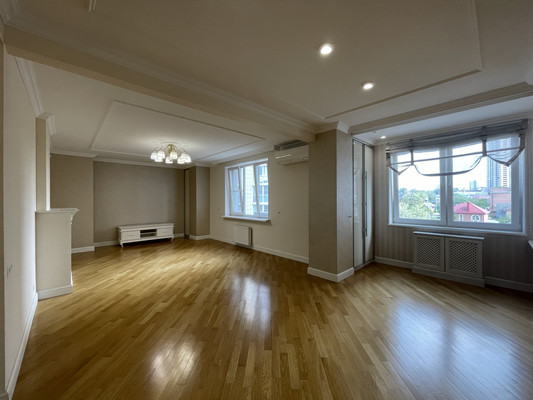 Продам трехкомнатную (3-комн.) квартиру, Казахстанский пер, 19б, Ростов-на-Дону г