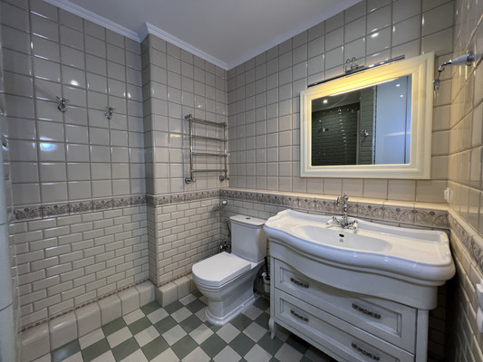 Продам трехкомнатную (3-комн.) квартиру, Казахстанский пер, 19б, Ростов-на-Дону г