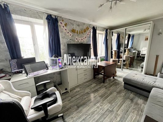 Продам трехкомнатную (3-комн.) квартиру, Шлиссельбургский пр-кт, 12к1, Санкт-Петербург г