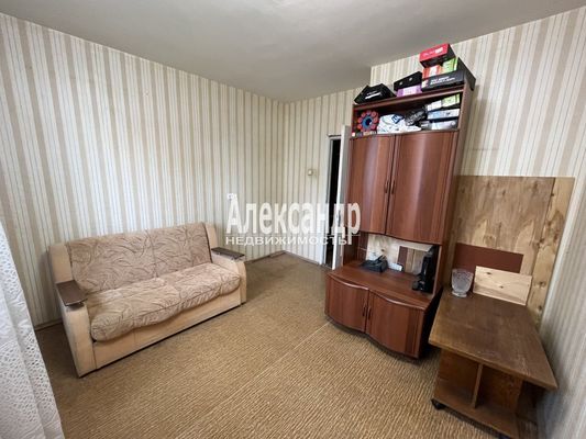 Продам трехкомнатную (3-комн.) квартиру, Шлиссельбургский пр-кт, 12к1, Санкт-Петербург г