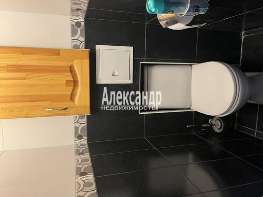 Продам трехкомнатную (3-комн.) квартиру, Шлиссельбургский пр-кт, 12к1, Санкт-Петербург г