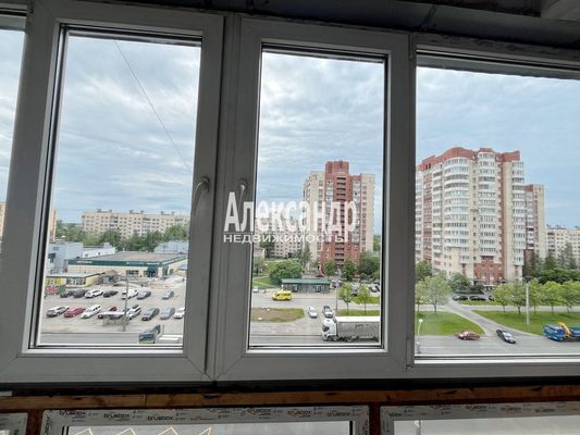 Продам трехкомнатную (3-комн.) квартиру, Шлиссельбургский пр-кт, 12к1, Санкт-Петербург г