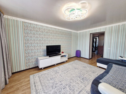 Продам трехкомнатную (3-комн.) квартиру, Деповская ул, 182, Ишим г