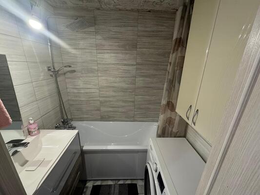 Продам трехкомнатную (3-комн.) квартиру, Хлыновская ул, 22, Киров г