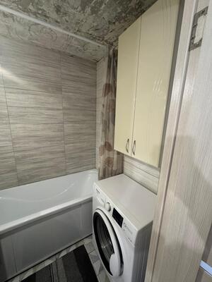 Продам трехкомнатную (3-комн.) квартиру, Хлыновская ул, 22, Киров г