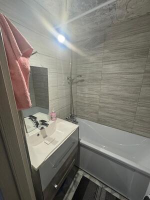 Продам трехкомнатную (3-комн.) квартиру, Хлыновская ул, 22, Киров г