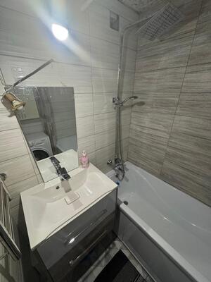 Продам трехкомнатную (3-комн.) квартиру, Хлыновская ул, 22, Киров г