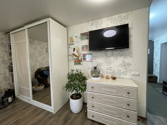 Продам трехкомнатную (3-комн.) квартиру, Сурикова ул, 36, Киров г