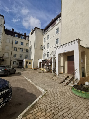 Продам трехкомнатную (3-комн.) квартиру, Советская ул, 8, Сыктывкар г