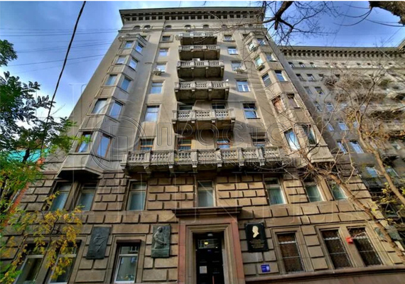 Продам трехкомнатную (3-комн.) квартиру, Гончарная ул, 38, Москва г