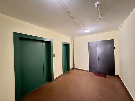 Продам двухкомнатную (2-комн.) квартиру, Академическая пл, 3, Троицк г