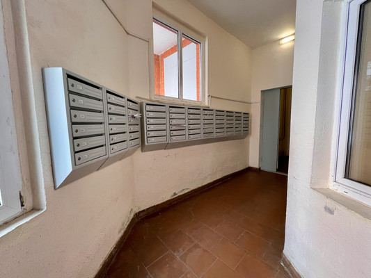 Продам двухкомнатную (2-комн.) квартиру, Академическая пл, 3, Троицк г