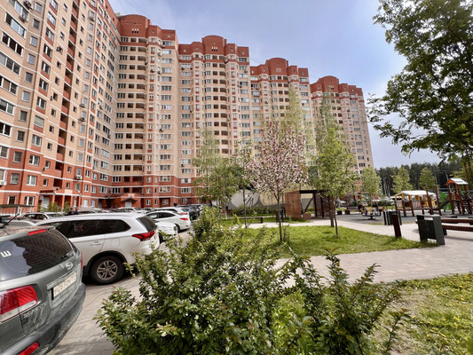 Продам двухкомнатную (2-комн.) квартиру, Академическая пл, 3, Троицк г