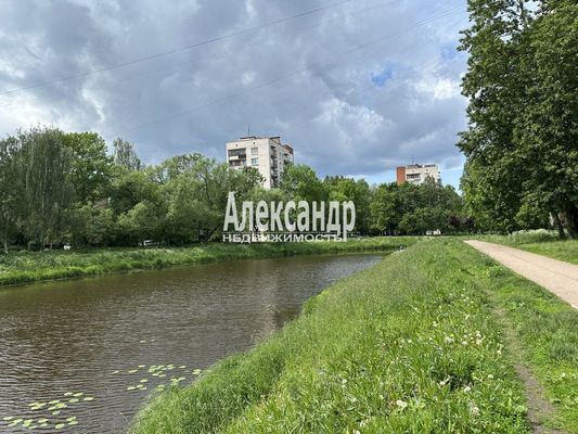 Продам многокомнатную квартиру, Танкиста Хрустицкого ул, д. 19, Санкт-Петербург г