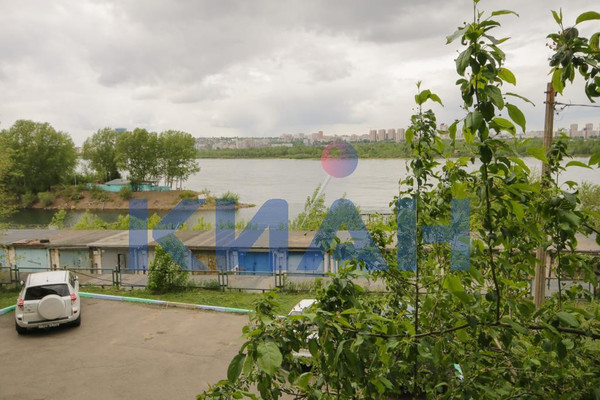 Продам многокомнатную квартиру, им.газеты Красноярский рабочий пр-кт, 124а, Красноярск г