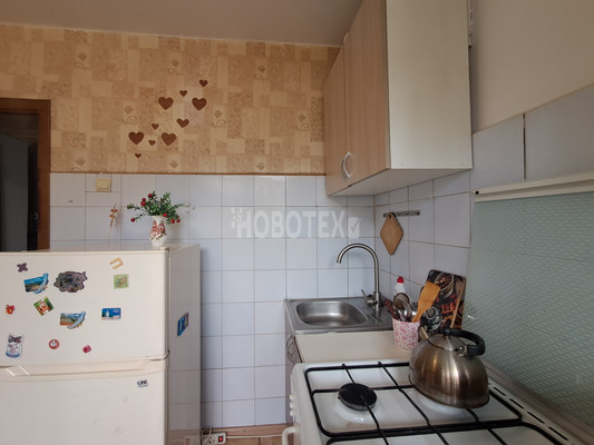 Продам двухкомнатную (2-комн.) квартиру, Кириченко ул, 13, Горячий Ключ г