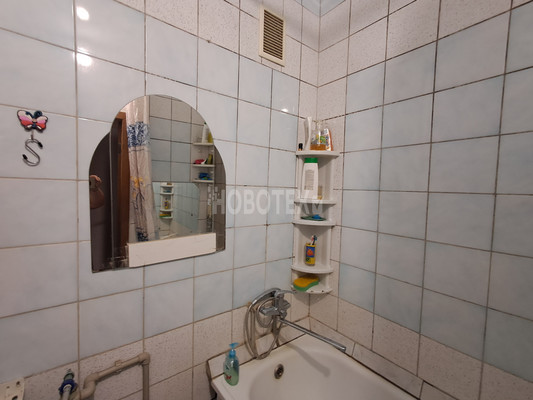 Продам двухкомнатную (2-комн.) квартиру, Кириченко ул, 13, Горячий Ключ г