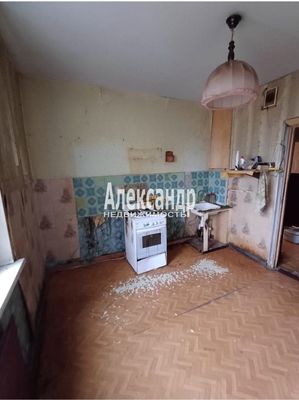 Продам трехкомнатную (3-комн.) квартиру, 56, Колпино д