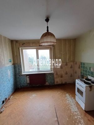 Продам трехкомнатную (3-комн.) квартиру, 56, Колпино д