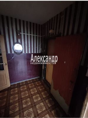 Продам трехкомнатную (3-комн.) квартиру, 56, Колпино д