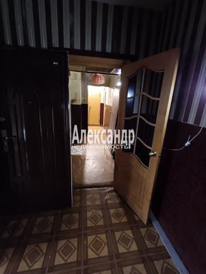 Продам трехкомнатную (3-комн.) квартиру, 56, Колпино д