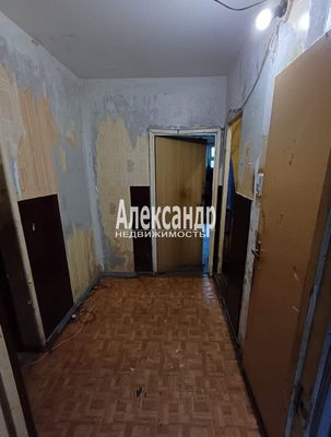 Продам трехкомнатную (3-комн.) квартиру, 56, Колпино д