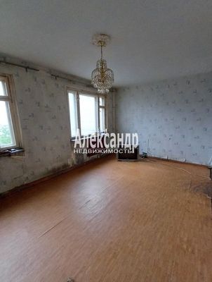 Продам трехкомнатную (3-комн.) квартиру, 56, Колпино д