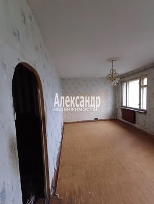 Продам трехкомнатную (3-комн.) квартиру, 56, Колпино д