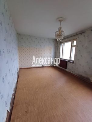 Продам трехкомнатную (3-комн.) квартиру, 56, Колпино д