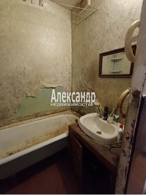 Продам трехкомнатную (3-комн.) квартиру, 56, Колпино д