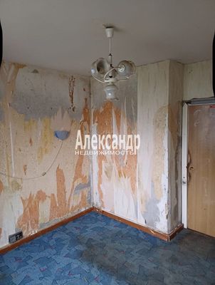 Продам трехкомнатную (3-комн.) квартиру, 56, Колпино д