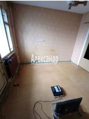 Продам трехкомнатную (3-комн.) квартиру, 56, Колпино д