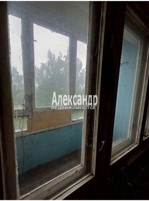 Продам трехкомнатную (3-комн.) квартиру, 56, Колпино д